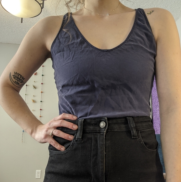 🥝2 for $10 Periwinkle v-neck silk tank - Picture 2 of 7